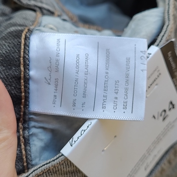 Kancan *NWT* MOM Jeans high waist relaxed thigh tapered leg patch detail Sz 24 - Picture 9 of 13